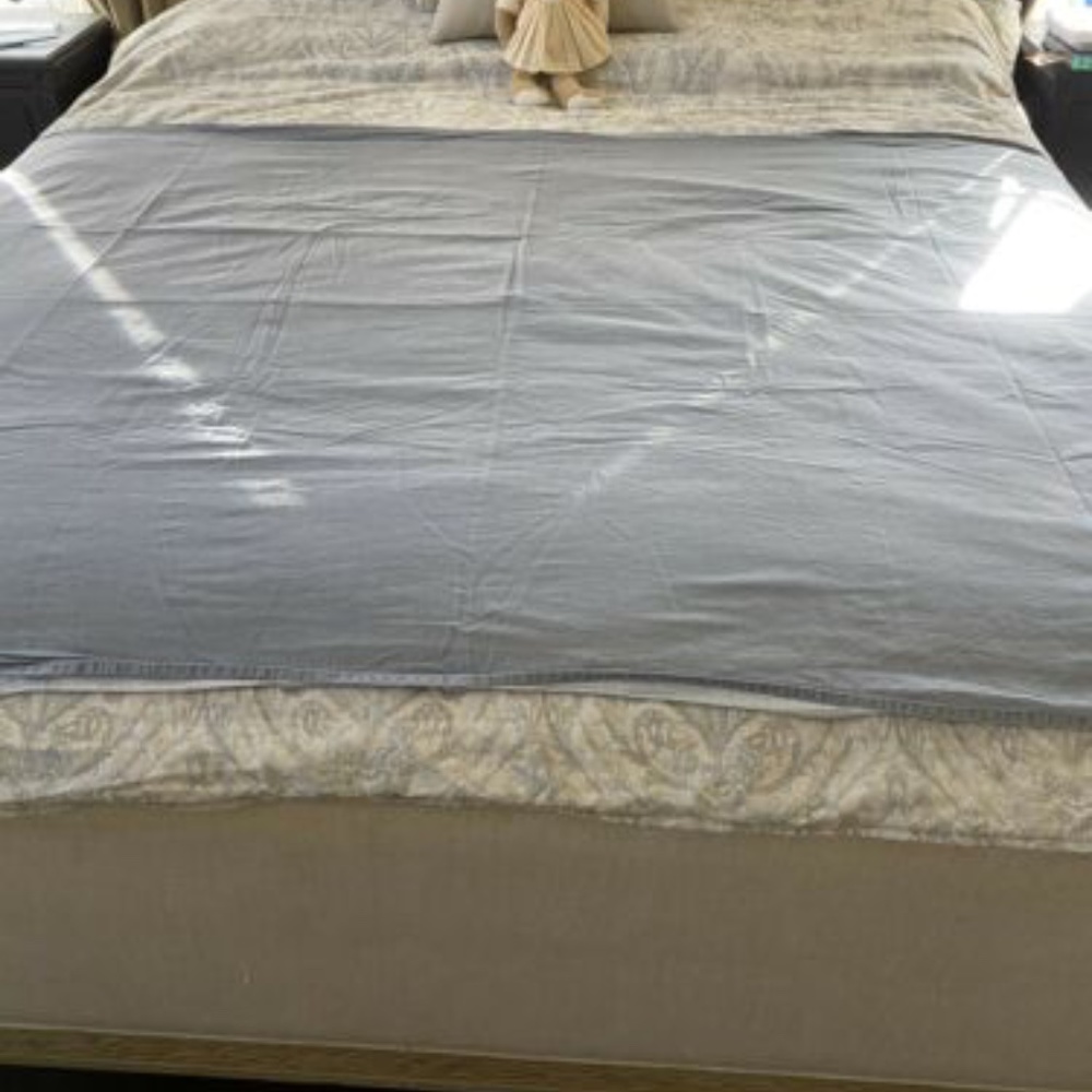 🐝  Queen Calvin Klein Chambray Flat Sheet